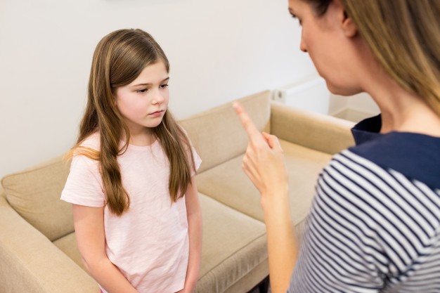Devo castigar meu filho - Castigar a criança ou nao