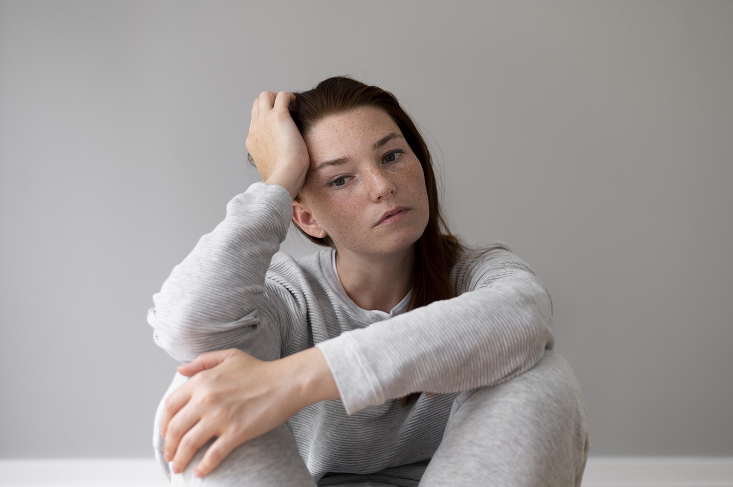 medium-shot-sad-woman-indoors