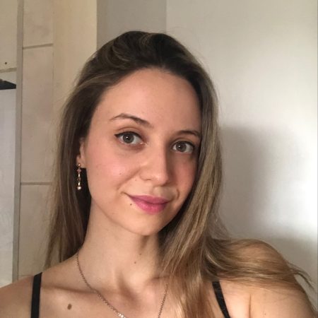 Caroline Vecchi-red